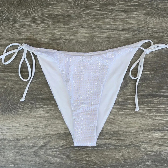 L*Space Indiana Bikini Top and Lennox Classic Bottoms, gloss - Picture 6 of 16